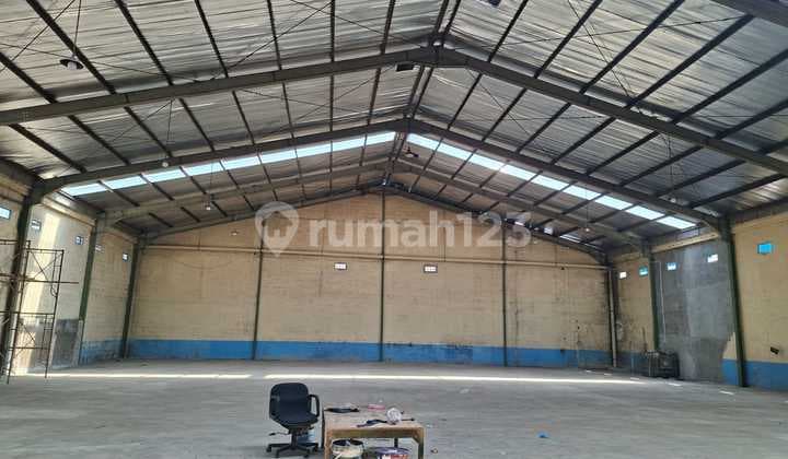 Warehouse for Rent 800 m² in Babelan, North Bekasi, includes staff quarters.