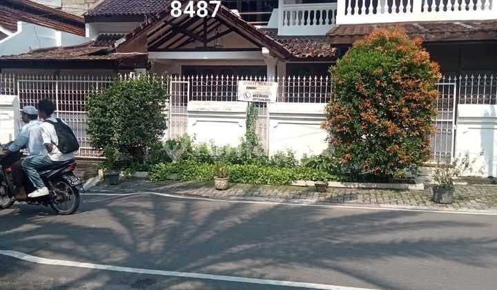Dijual Cepat Dibawah Harga Pasaran Rumah 2 Lantai Bangunan Lama Dalam Komplek di Pulomas Jakarta Timur