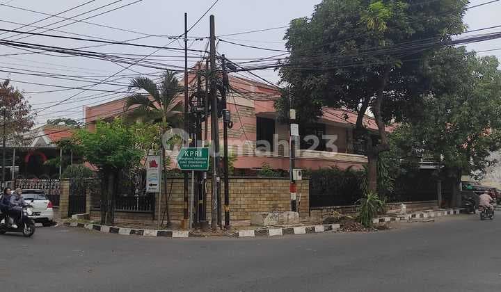 FOR SALE HOOK HOUSE IN GAYUNGSARI BARAT - SOUTH SURABAYA