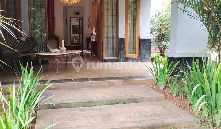 Rumah modern klasik area tenang siap huni di Lebak Bulus.