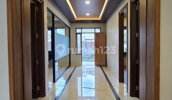 Rumah Lokasi Sangat Strategis di Kebayoran Baru Jakarta Selatan