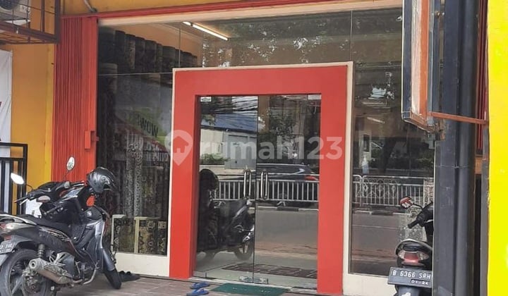 Ruko Komersil di Jl. Soepomo Tebet Jakarta Selatan