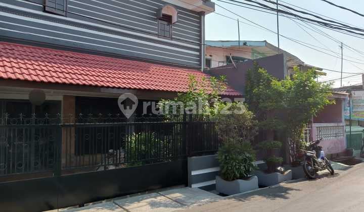 Rumah Dua Lantai Di Utan Kayu Jakarta Timur