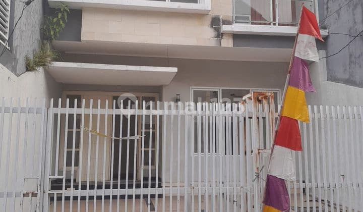 Rumah 2 Lantai di Jalan kelapa Sawit Kelapa Gading