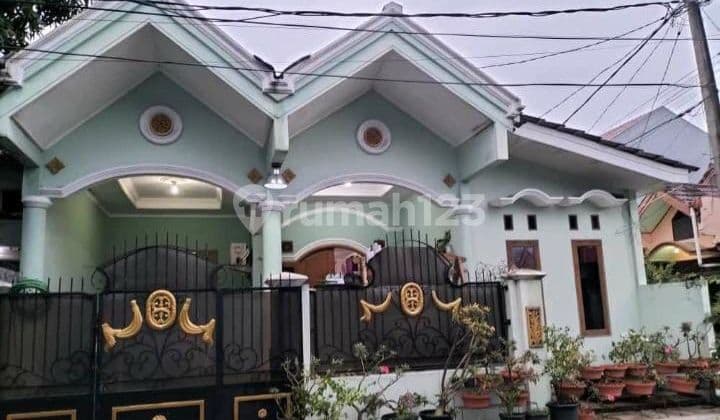 Rumah Hoek di Taman Harapan Baru Bekasi