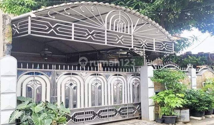 Rumah 3 Lantai di Johar Baru Dekat Stasiun KA Senen
