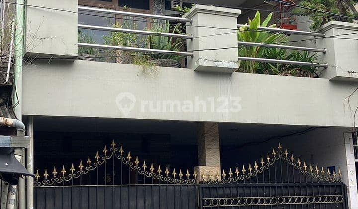 Rumah di Serdang Kemayoran Dekat Dengan Stasiun KA Senen