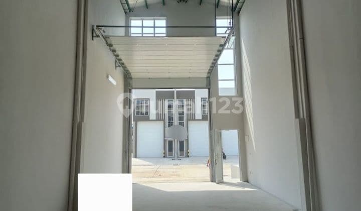 Gudang Baru Komplek RCTS di Green Lake City Cipondoh Tangerang