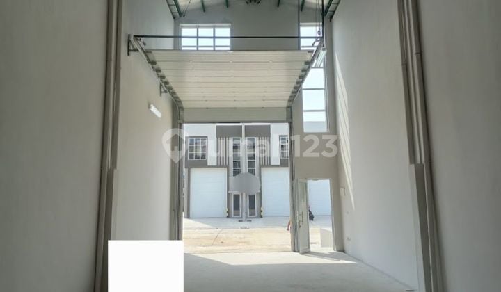 Gudang Baru Komplek RCTS di Green Lake City Cipondoh Tangerang