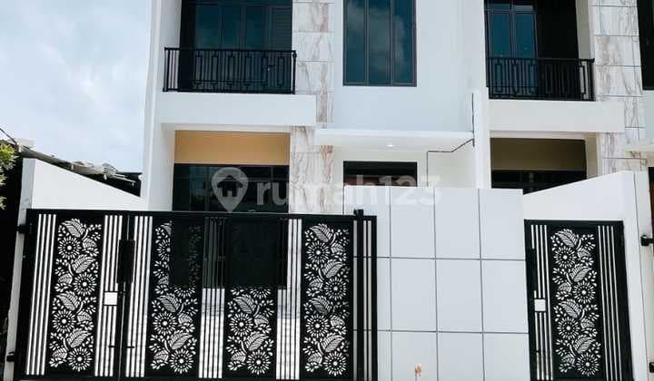Siap Huni, Rumah, 2 Lantai,Full Renovasi di Harapan Indah Bekasi