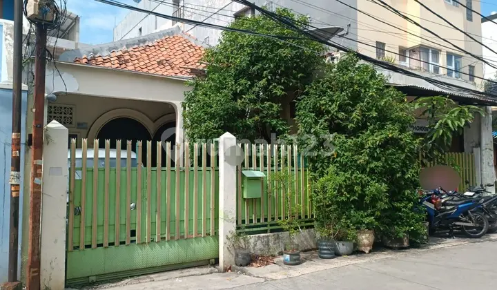 Rumah Tua Area Komersil Jalan Kartini Pasar Baru Jakarta Pusat