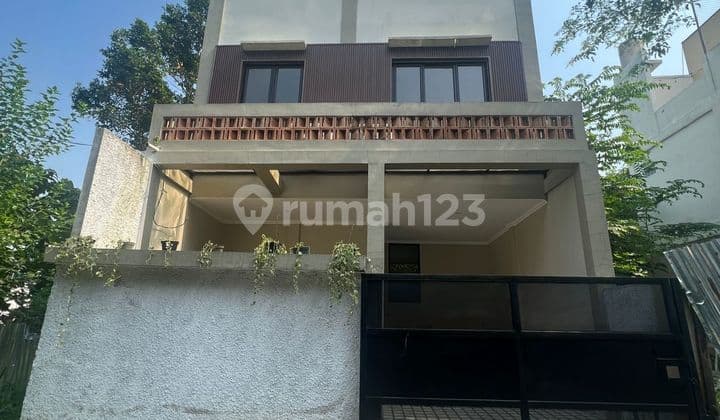 Rumah Semi Furnished Lokasi Dekat Lebak Bulus Di Cirendeu