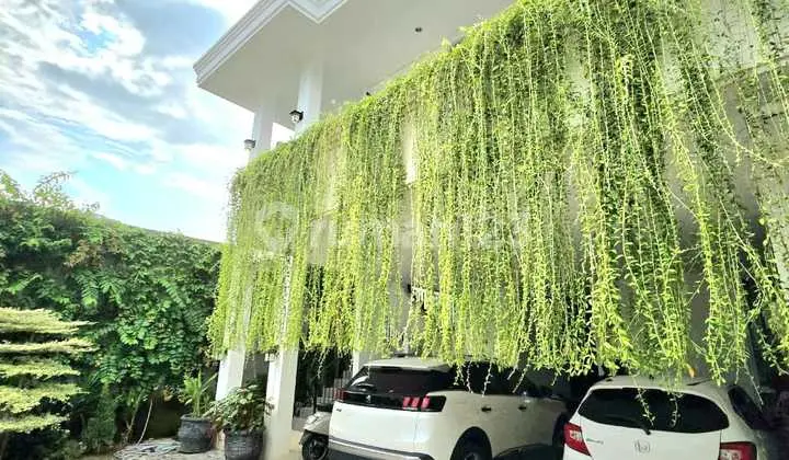 Ready-to-occupy House in a Complex Near Bintaro Sector 5