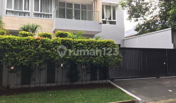 Rumah Bagus Siap Huni Bergaya Modern Tropis