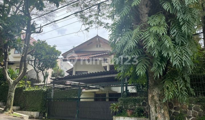 For Sale Rumah Luas 918 M2 di Tubagus Ismail, Bandung
