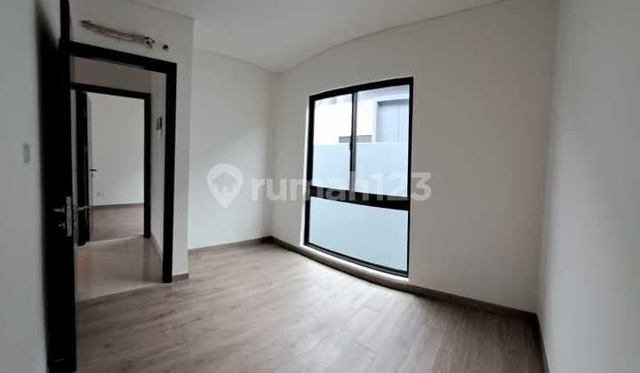 Rumah Mewah, 3 Lantai, 4 Kamar, Strategis, Dalam Cluster , Wclub House Mewah Wisteria Jakarta Timur