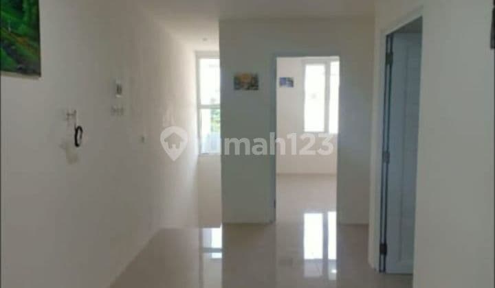 AFFORDABLE HOUSE, BRAND NEW, 4 BEDROOMS, 2 FLOORS, FLOOD-FREE, STRATEGIC LOCATION NEAR PUBLIC FACILITIES IN KELAPA GADING, NORTH JAKARTA (HE)