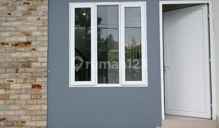 CHEAP HOUSE, BRAND NEW, STREET FRONT, NEAR PUBLIC FACILITIES, 2 FLOORS, 3 BEDROOMS, IN GADING GRIYA LESTARI NORTH JAKARTA (HE)