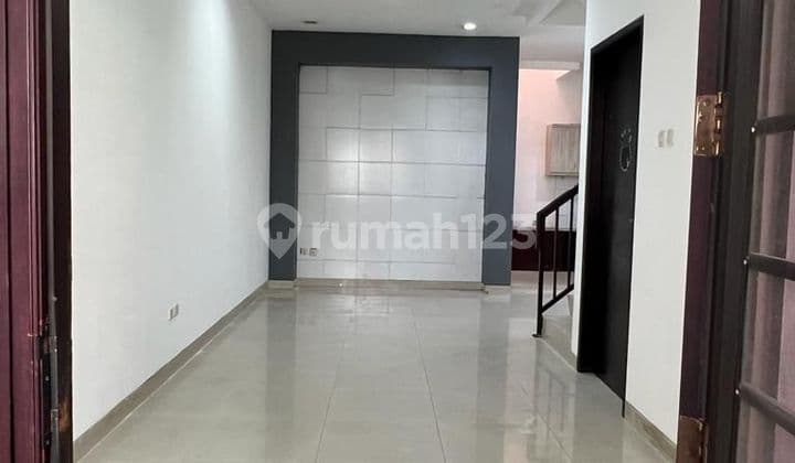 RUMAH SIAP HUNI, RAPI, 2 LANTAI, 3+1 KAMAR, BEBAS BANJIR DI KELAPA GADING JAKARTA UTARA