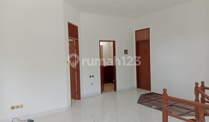 Rumah Sewa, 2 Lantai , Luas, Bebas Banjir Dikelapa Gading Jakarta Utara (Len)