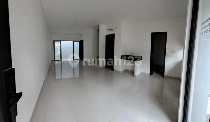 Disewakan Rumah Siap Huni, 4 Kamar , 3 Lantai, Club House Mewah, Bebas Banjir Di Wisteria Jakarta Garden City Jakarta Timur