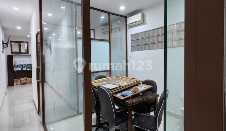 Sewa Ruko 4 Lantai Furnished