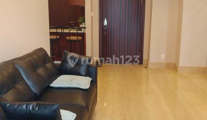 Dijual Apartment South Hills 2 Kamar Tidur Semi Furnished Good Condition