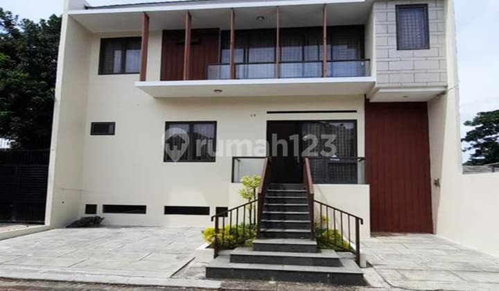 Dijual Rumah di Golden Park Lengkong Bsdnear Bsd