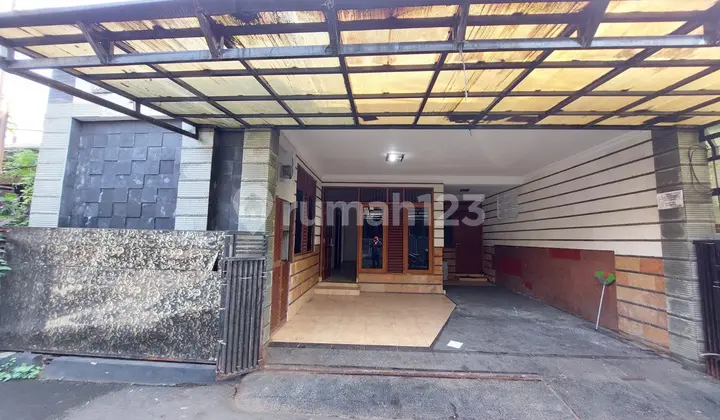 Dijual Rumah Asri Nyaman di Ciputat Dekat Pasar