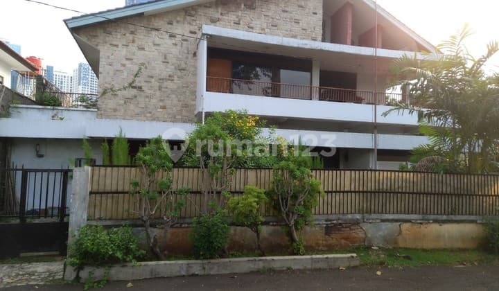 Dijual Cepat Rumah Hoek Di Jl. Dr. Saharjo Tebet