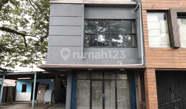 For Rent: 2-Story Strategic Shop House at Emerald Boulevard, Jombang