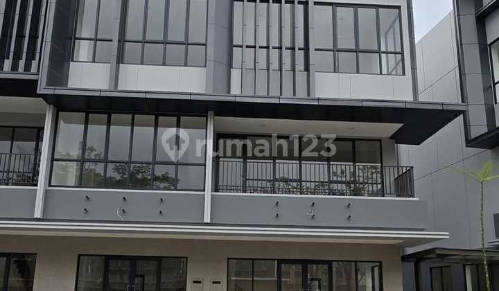 For Sale 3-Story Linked Shophouse in BSD, New, Strategic Location