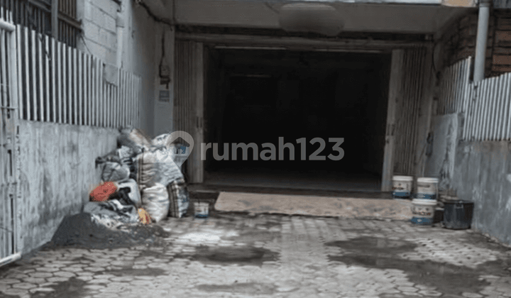 Ruko Manukan Komersial Area