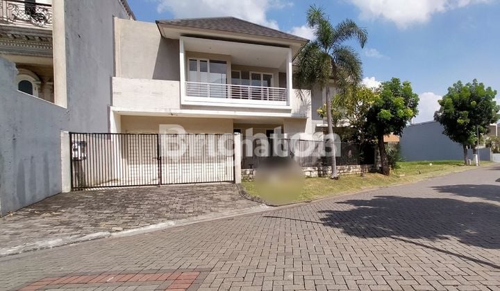 LUXURY HOUSE GRAHA FAMILI LUXURY HOUSE GRAHA FAMILI