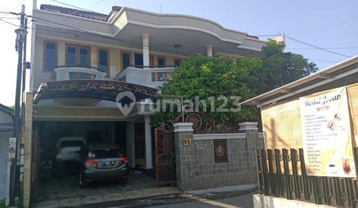 Luxury Home in the Center of Semarang City, Lamper