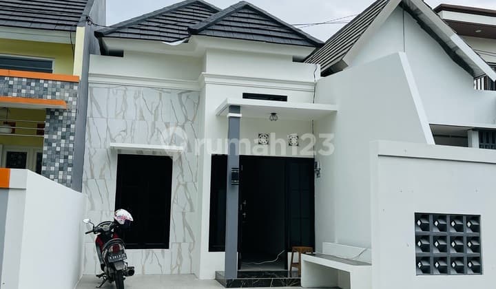 Rumah Cantik Perum Polri Mangunharjo Tembalang