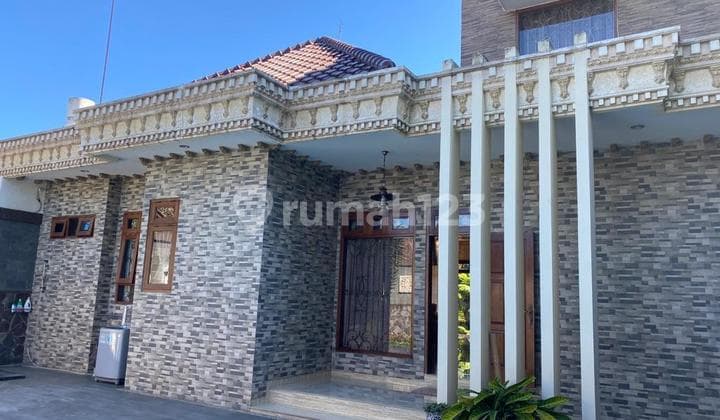 Villa mewah pinggir jalan utama tangkuban parahu lembang