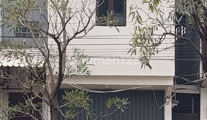 Ruko di Jalan jamika Sudah Renovasi cocok untuk kedai kopi, minuman, es krim