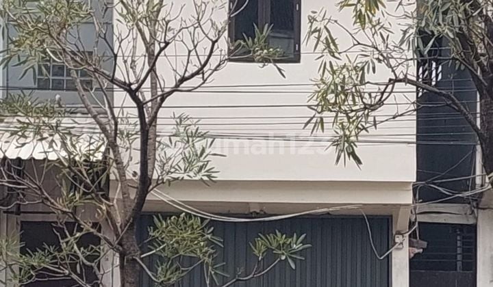 Ruko di Jalan jamika Sudah Renovasi cocok untuk kedai kopi, minuman, es krim