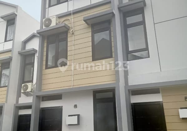 Rumah Baru Murah Disewakan di Cluster Perumahan Araya Gmk01938