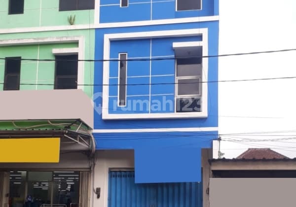 Ruko Sewa Strategis 3 Lantai di Klojen Malang Gmk01533