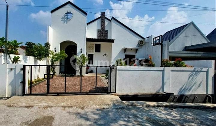 Rumah Gaya Vintake Cantik Siap Huni Sariwangi Sayap Gegerkalong
