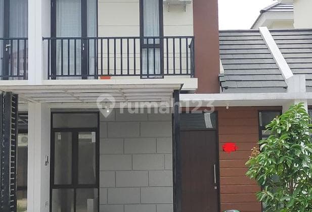 Rumah 2 Lantai Terawat Perumahan Grahayana Karawang