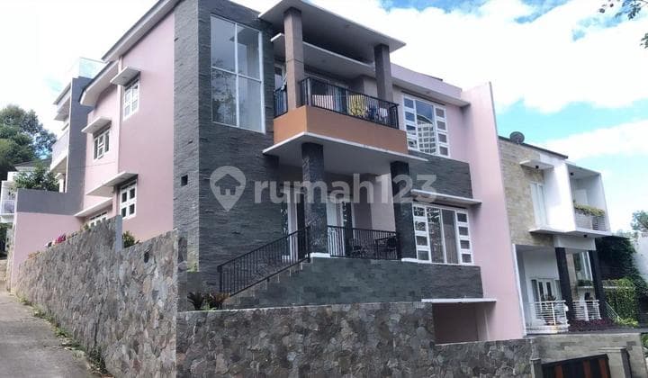 Rumah Strategis View Cantik di Jalan Citra Green Dago Bandung