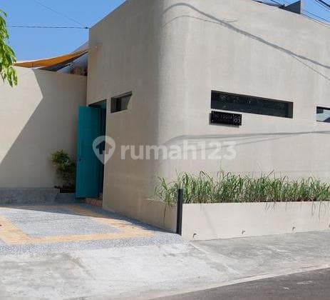 Rumah Vila Full Furnished Ada Kolam Renang di Kota Malang