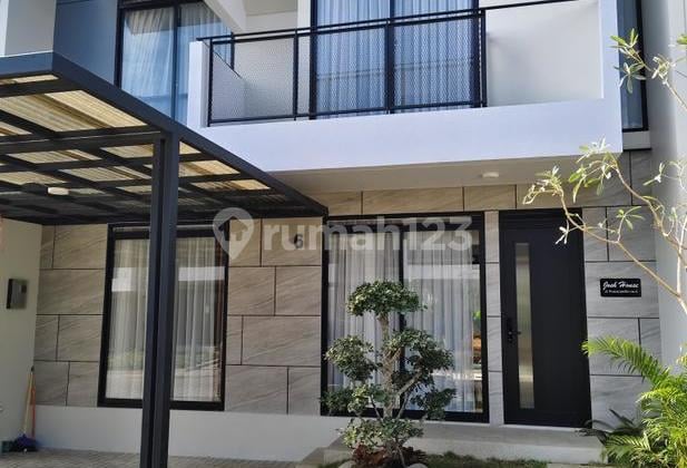 Rumah Vila Aktif Full Furnish Kolam Renang Kota Baru Parahyangan