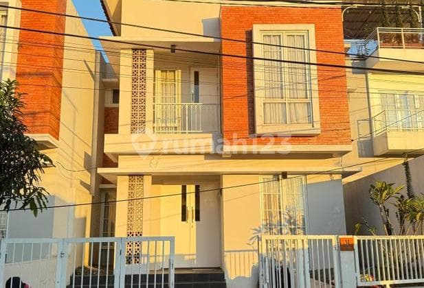 Rumah Cantik Terawat Siap Huni Sariwangi Dekat Polban Bandung