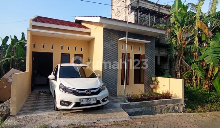 Di Jual Rumah Baru di Sendangmulyo Dekat Unimus