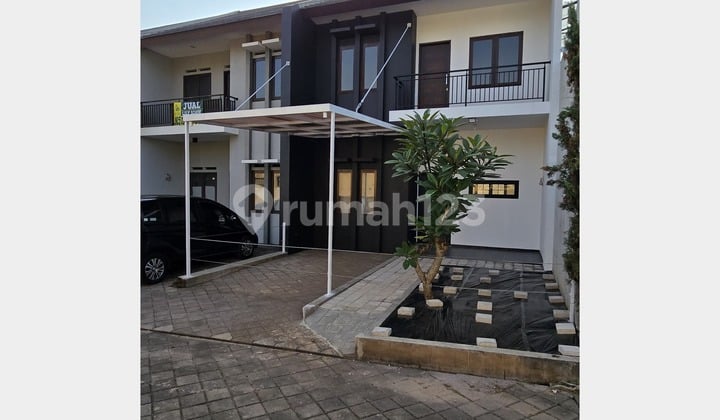 Modern House in Pasteur, Bandung City, Near Pasteur Toll Gate
