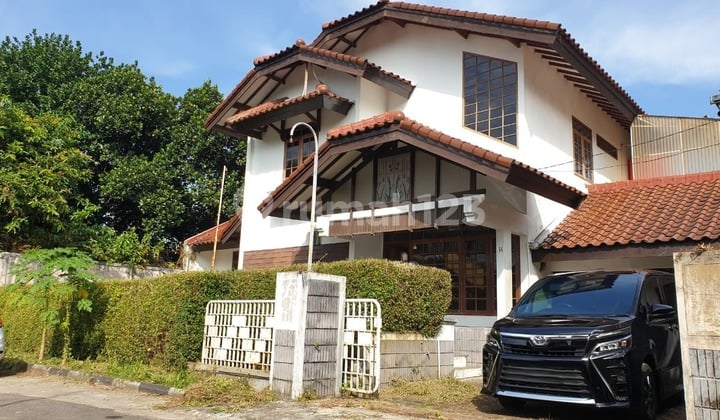 Turun Harga !! Rumah 2 Lantai Eksklusif Siap Huni - Strategis 3 Menit ke Gate Tol Pasteur